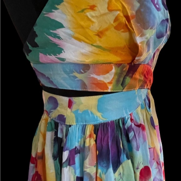 Summer dress with cutouts - Picture 3 of 4